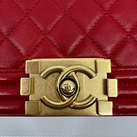 Chanel Boy Red Medium Quilted Leather Flap Bag - Picture 7 of 14